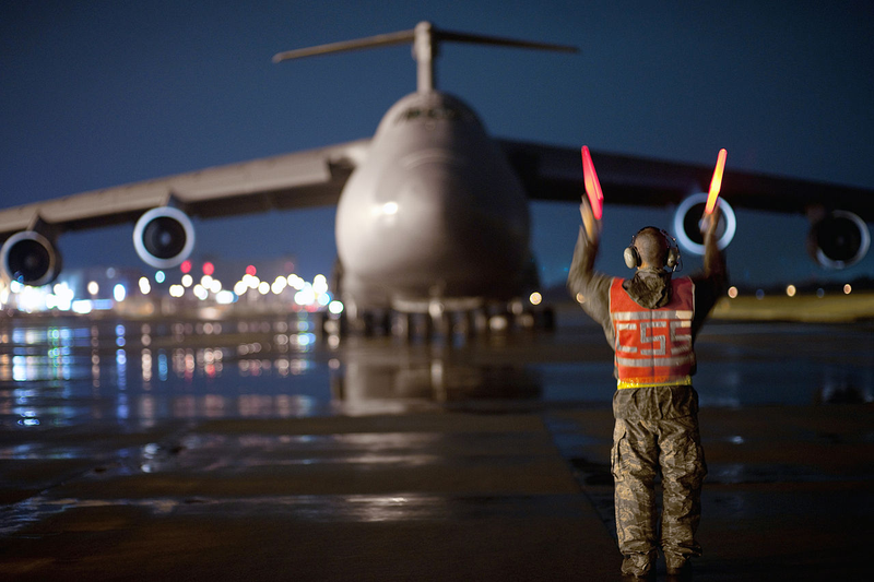 Illustration for article titled What It's Like To Fly America's Biggest Jet, The Gargantuan C-5 Galaxy